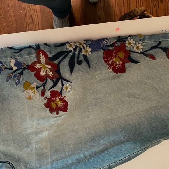 Universal Thread Embroidered Jeans - Picture 6 of 9